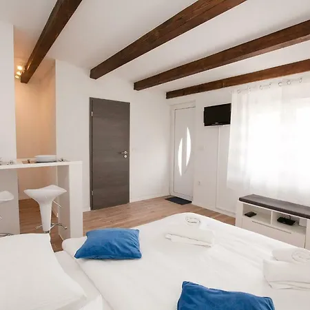 Studio Apartments Tara Zadar Exterior photo